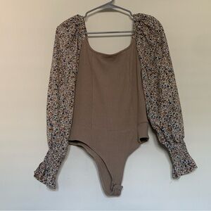 Women’s Small Boutique PROMESA Solstice Blooms Floral Sleeve Sand Thong Bodysuit